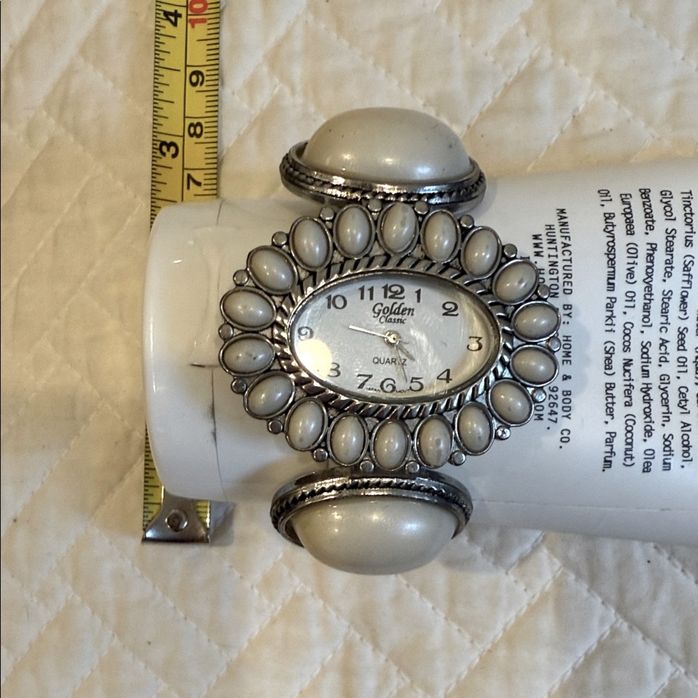 Golden Classic quartz Silver and Cream bracelet watch new battery
